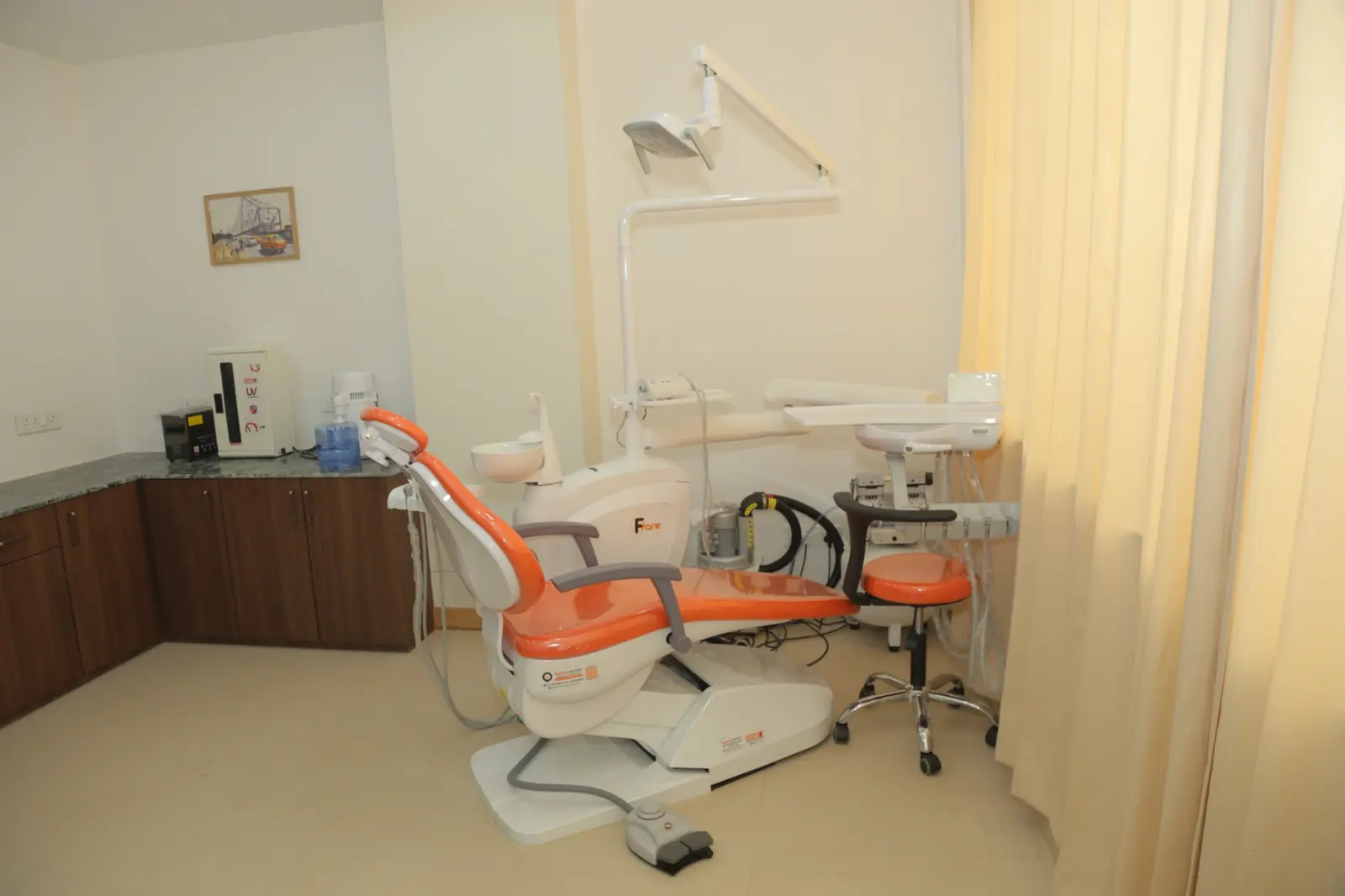 Dental treatment room at Apollo Clinic Jabalpur